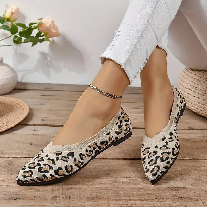 Annemarie - Elegante slip-on schoen met luipaardprint en spitse neus