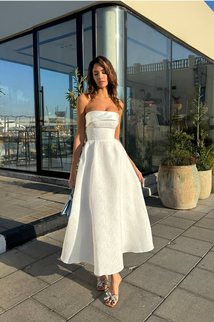 Viviana - Elegante strapless baljurk met gestructureerd oppervlak