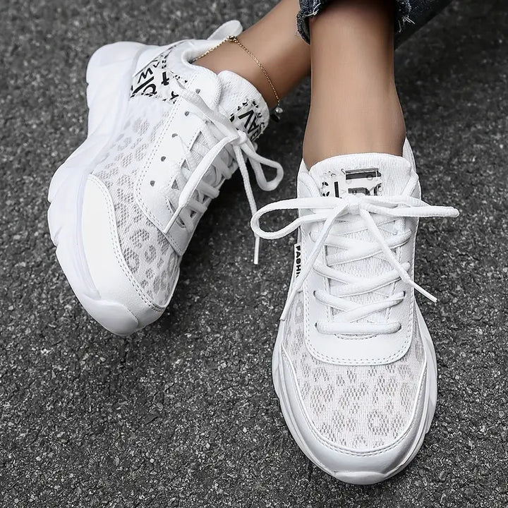 Lot - Sneakers met mesh letterprint