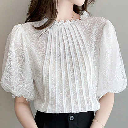 Rika - Veelzijdige witte blouse met halve pofmouwen