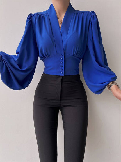 Flor - Slim-fit blouse met V-hals en knoopsluiting